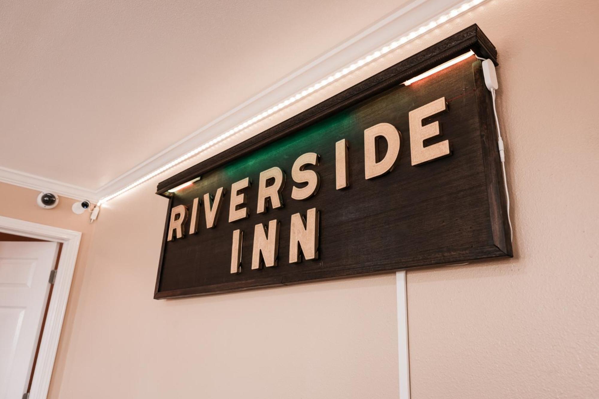 Riverside Inn & Suites By Oyo Danville Ceaser Casino Екстериор снимка